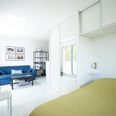 Nice Bright Apartment With Balcony In Paris *
