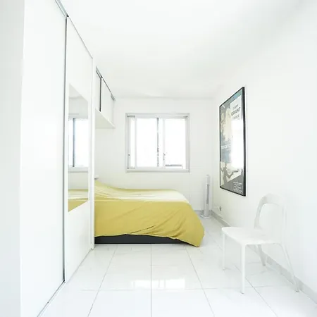 Nice Bright Apartment With Balcony In Paris Lejlighed *